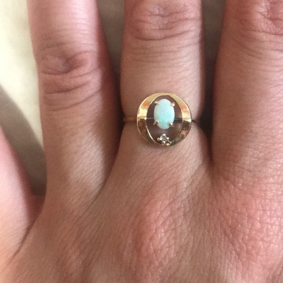 Jewelry - Opal ring